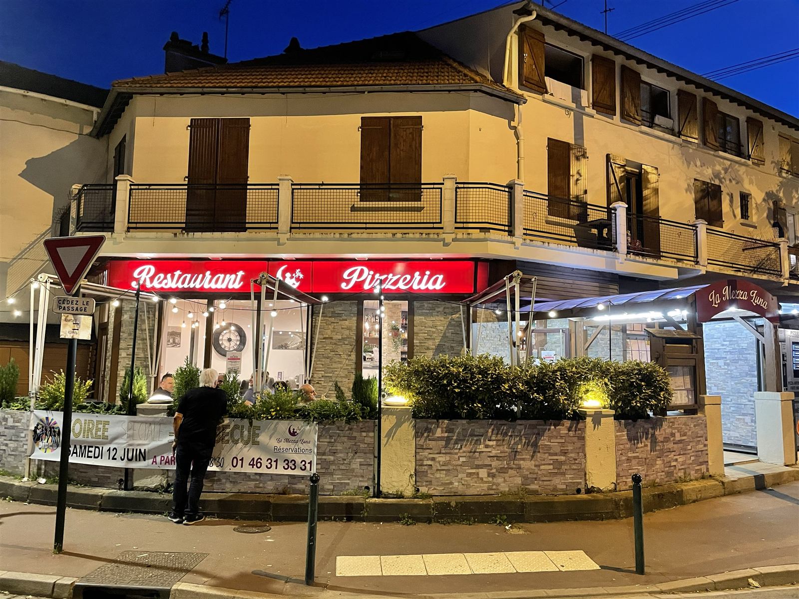 Façade du restaurant La Mezza Luna à Clamart