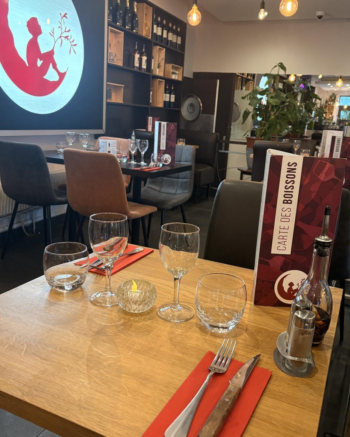 Table dressée restaurant La Mezza Luna Clamart